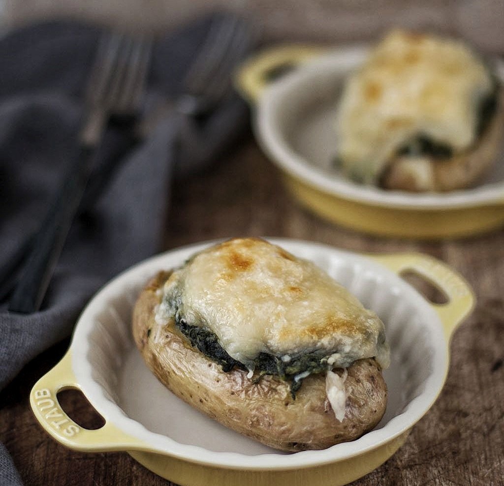 Patatas rellenas de acelgas y queso.